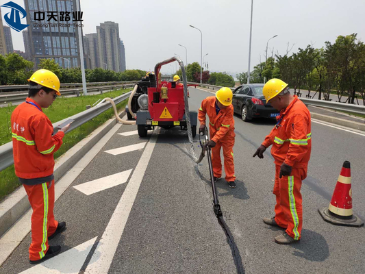 160 درجة صيانة الطرق الإسفلتية Hot Tar Road Repair Sealant لإصلاح الطريق